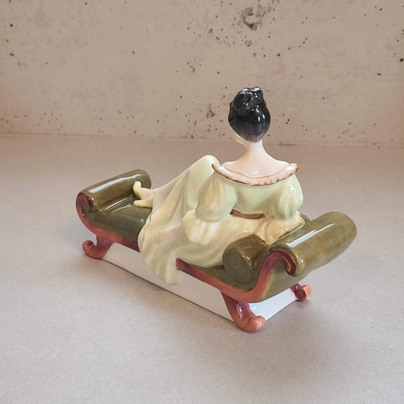 Royal Doulton Porcelain Figurine ~ “At Ease” ~ HN 2473 - Picture 5 of 13